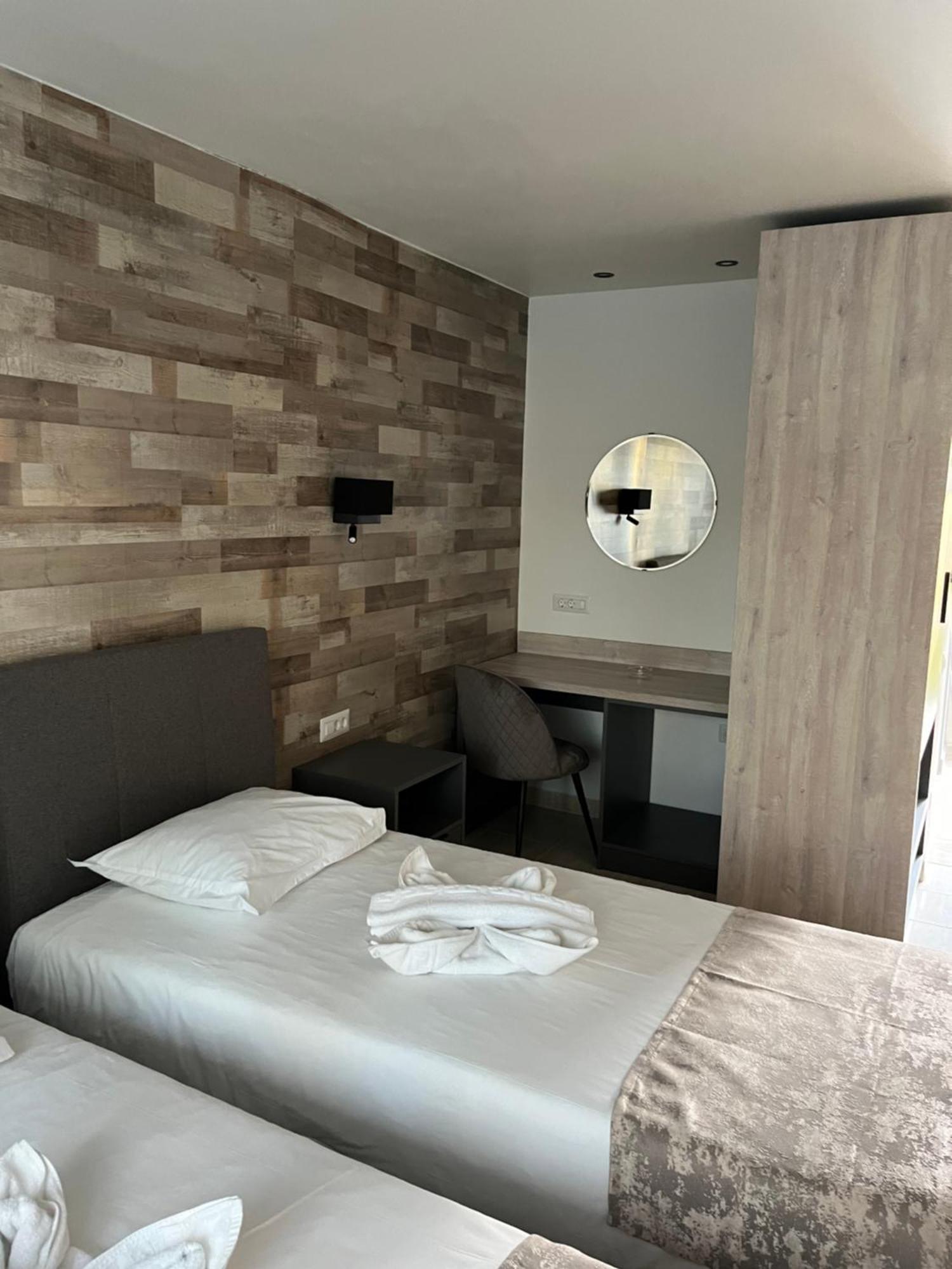 Hotel Sibiu Neptun Esterno foto